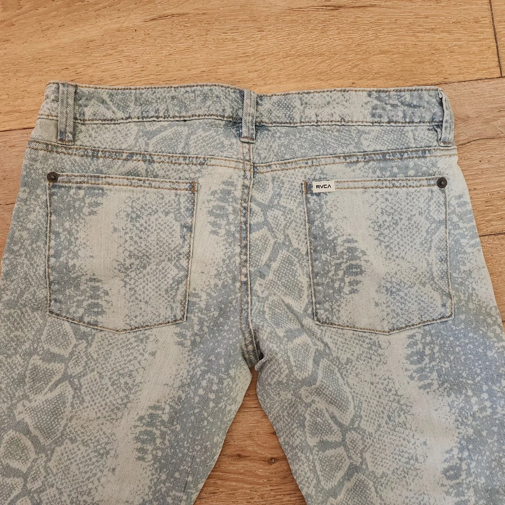 NWT RVCA Women's Badland Jeans Animal Snakeskin Skinny Jeans Indie Streetwear